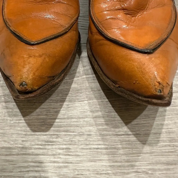 Justin women’s cowboy boots stylized and pointy with a beautiful brass tone. 7.5 - Picture 6 of 7